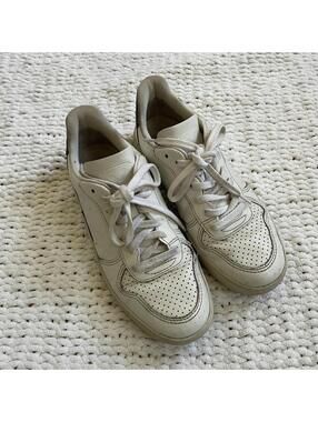 Veja Women's Sneakers - Size 7.5